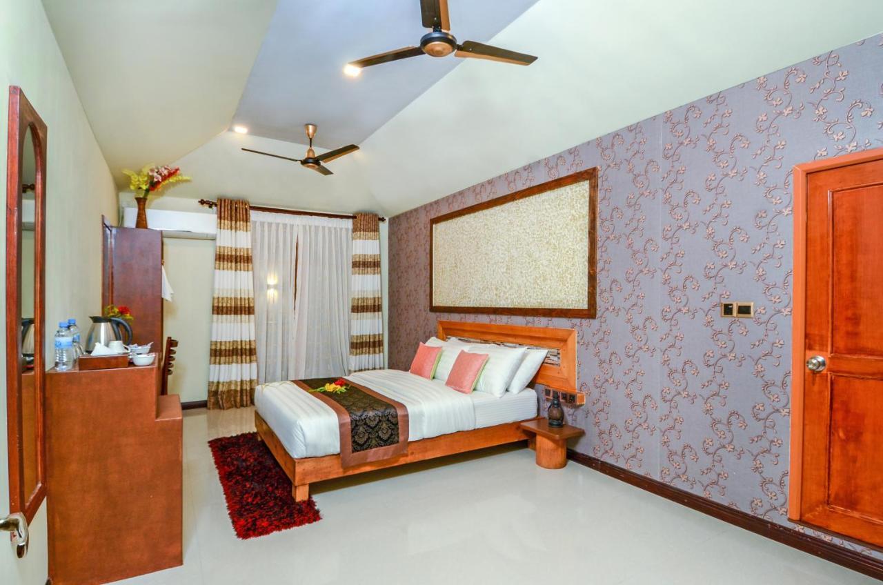 Maladiwa Beach & Spa Maafushi Bagian luar foto
