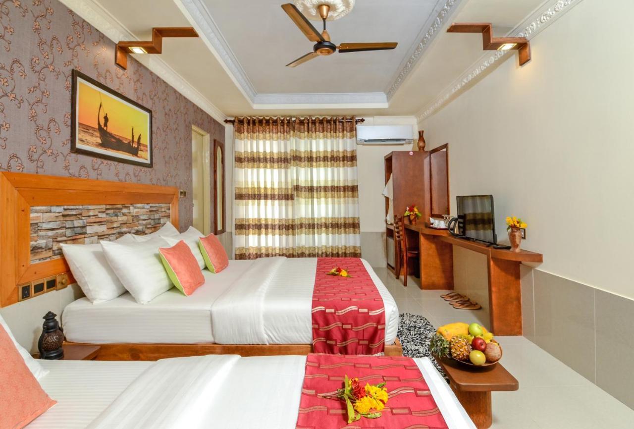 Maladiwa Beach & Spa Maafushi Bagian luar foto