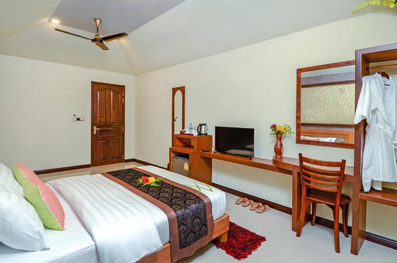 Maladiwa Beach & Spa Maafushi Bagian luar foto