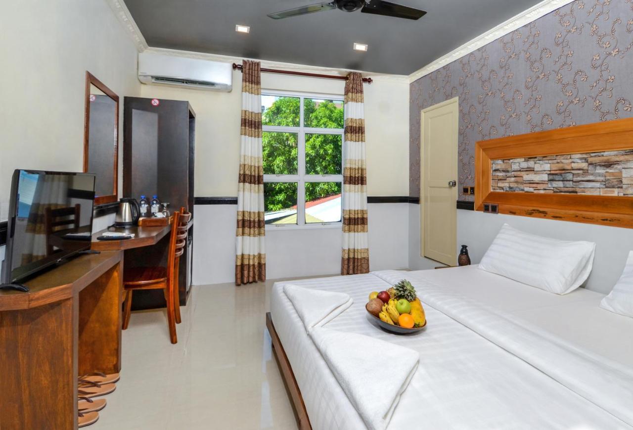 Maladiwa Beach & Spa Maafushi Bagian luar foto
